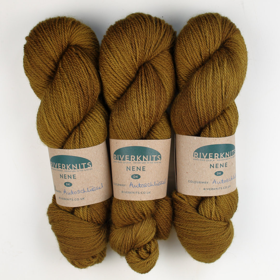 Khaki brown/green skeins of Nene DK
